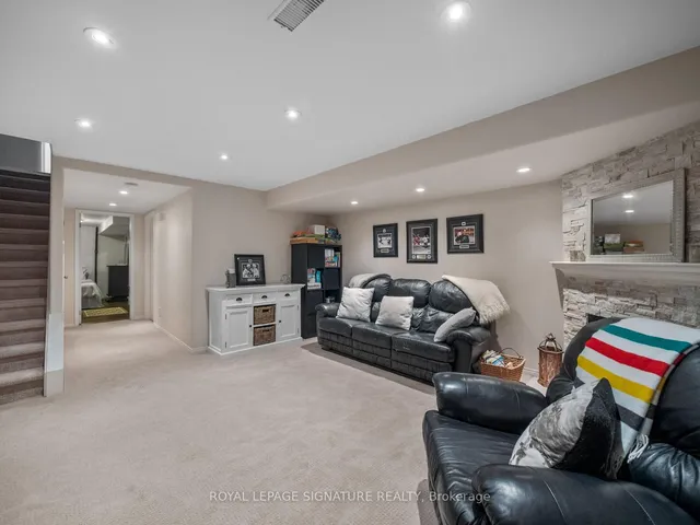 房产图片 21 - 13 Bronte Crt