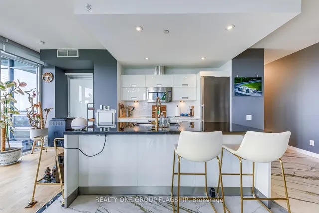 Additional image 4 of 88 Park Lawn Rd Unit 1105