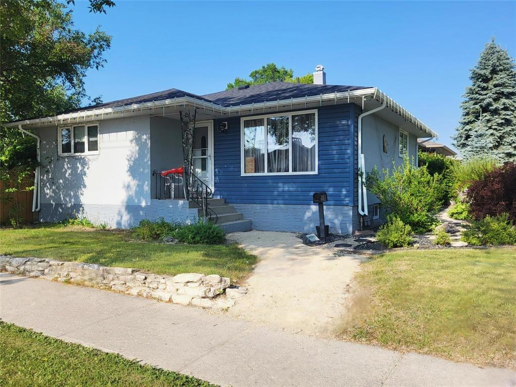 554 Kildare Avenue E|Winnipeg, Manitoba R2C0P6