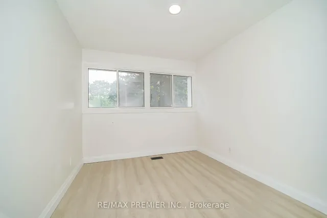 Additional image 39 of 2901 Jane St Unit Unit 106