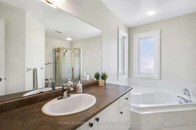 Additional image 36 of 205 Portage Lane