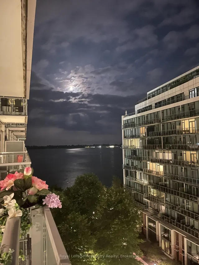 Additional image 42 of 39 Queens Quay Unit 830