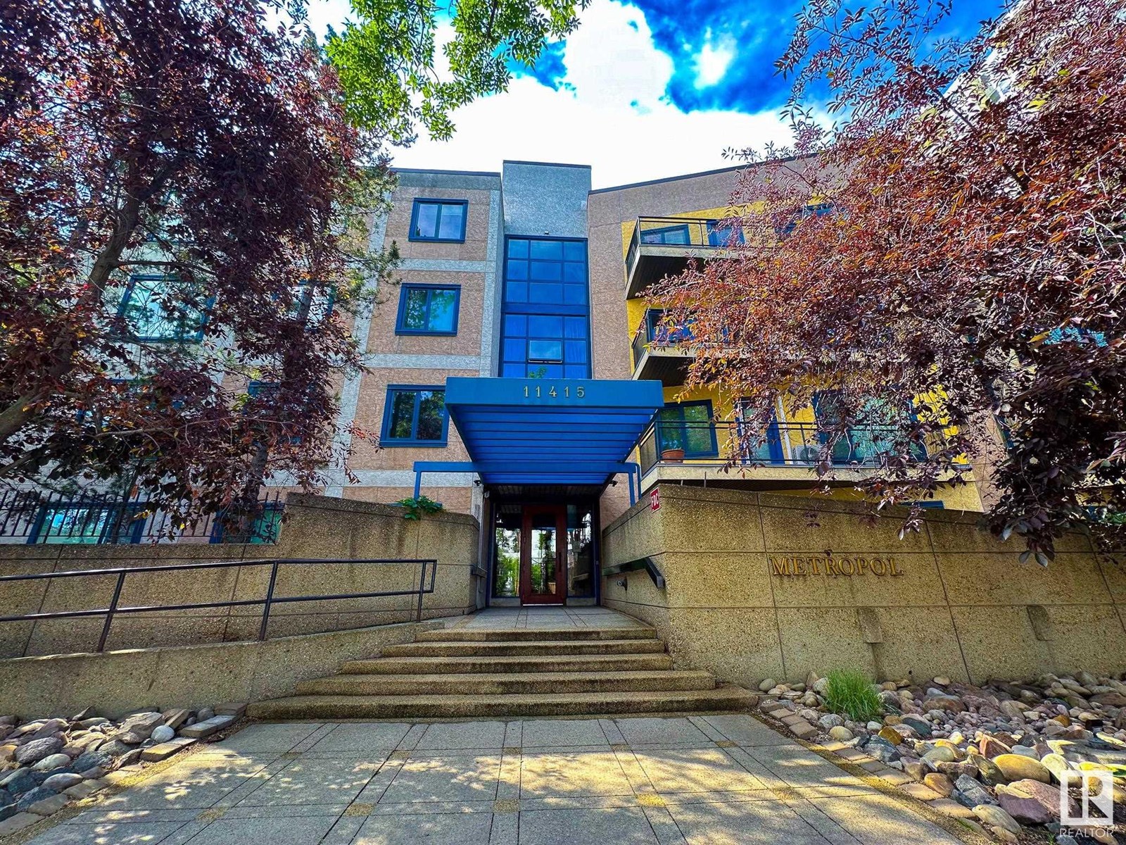 #105 11415 100 AV NW|Edmonton, Alberta T5K0J5