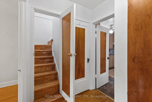 Additional image 28 of 882 Coxwell Ave