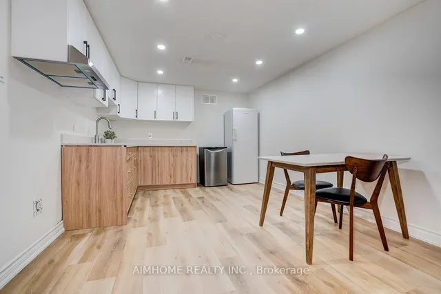 Additional image 30 of 238 KENT Cres