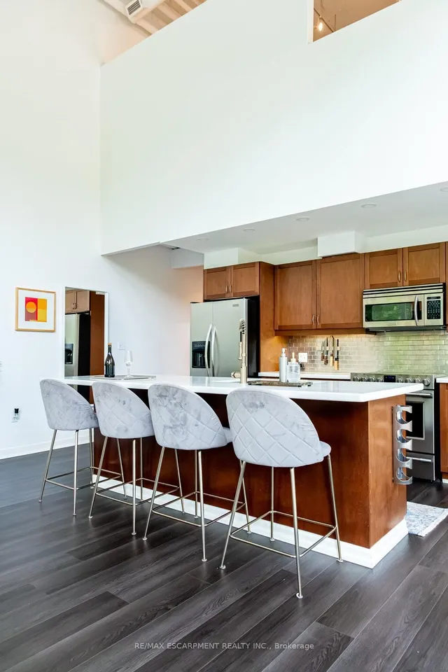 Additional image 16 of 66 Bay St Unit 102