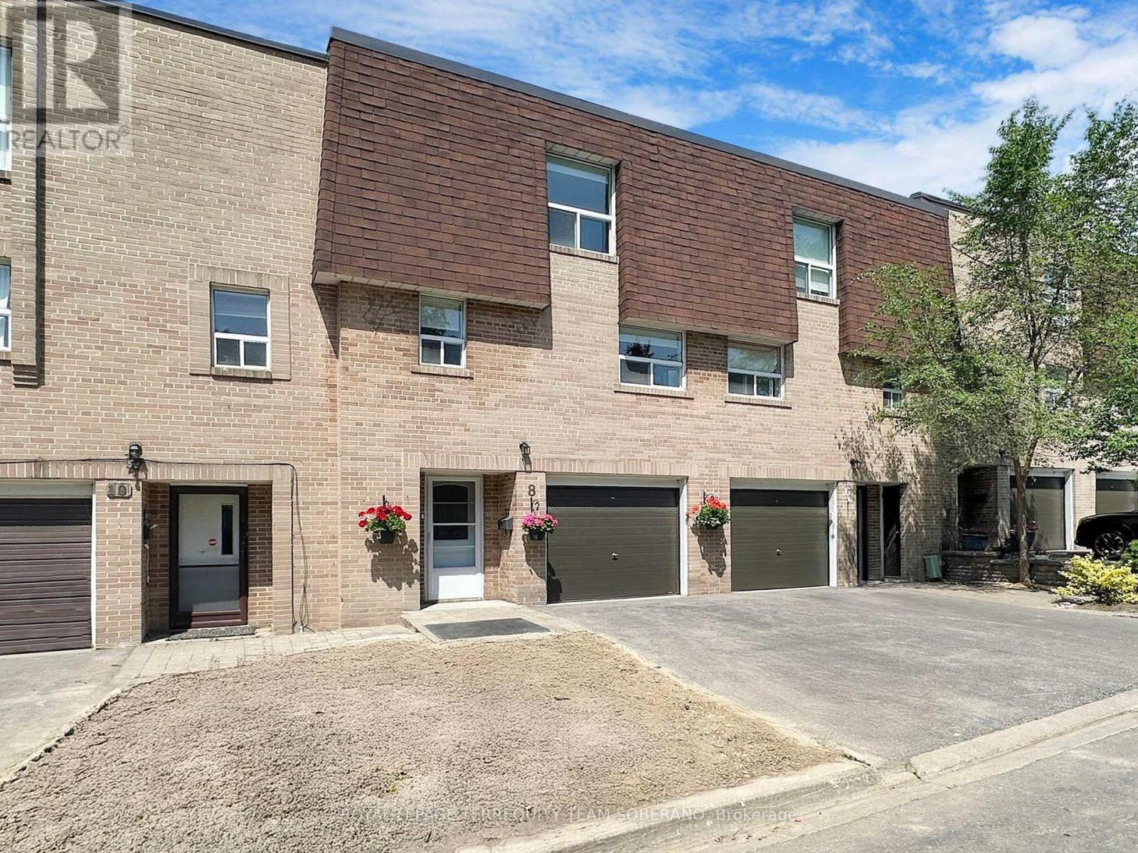 8 VILLAGE GREENWAY|Toronto (Henry Farm), Ontario M2J1K8