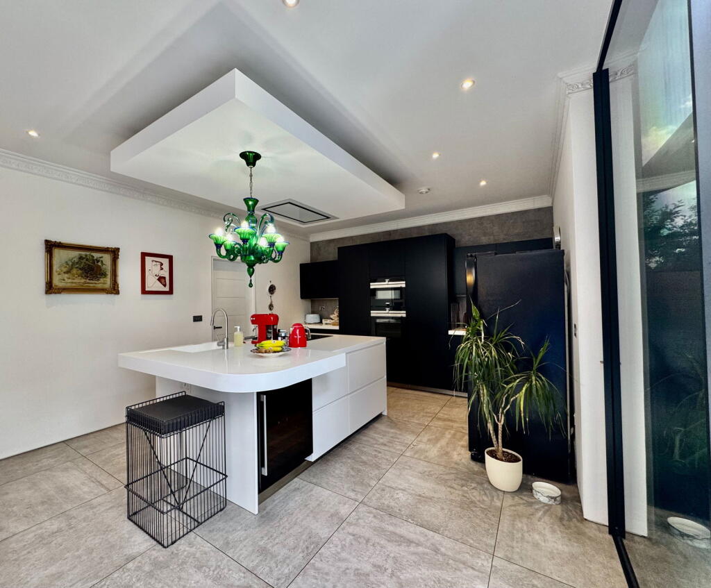 Additional image 3 of West Riding,Bricket Wood,Hertfordshire,AL2 3QS