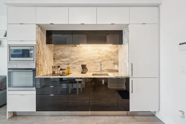 Additional image 8 of 1 Edgewater Dr Unit GPH27