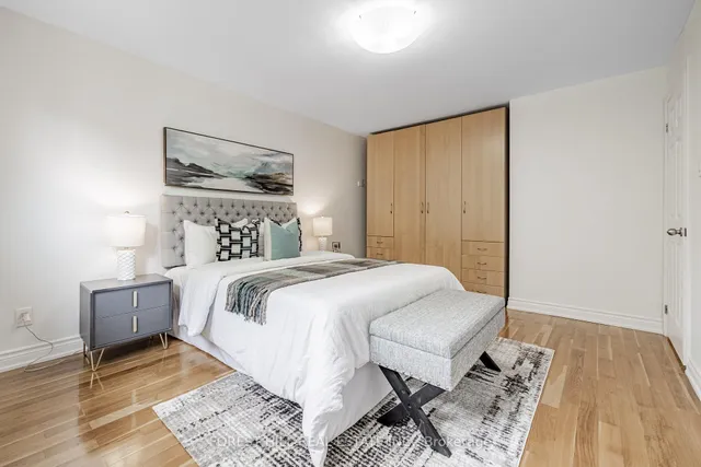 Additional image 21 of 27 Apache Tr