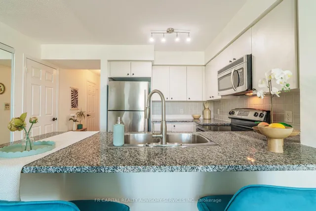 Additional image 10 of 68 Grangeway Ave Unit 1102