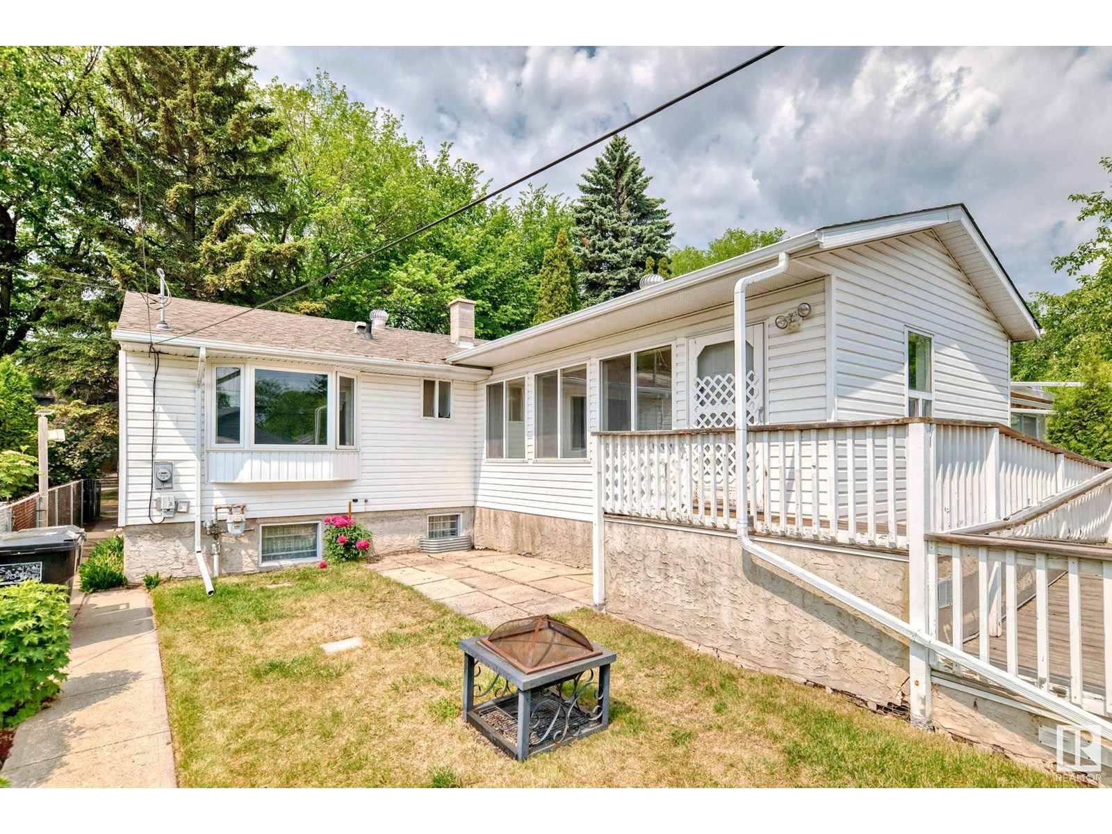 10335 83 ST NW|Edmonton, Alberta T6A3N9