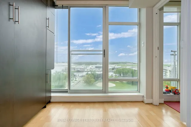 Additional image 18 of 650 Queens Quay Unit 1709