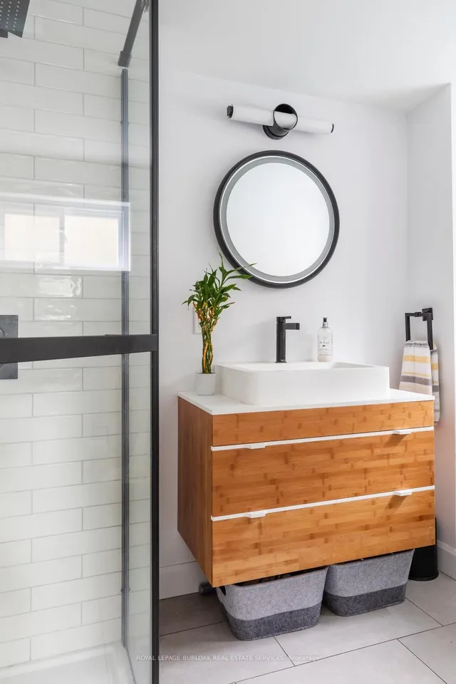 Additional image 33 of 20 Redhill Ave