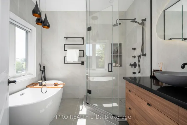 Additional image 20 of 86 Roosevelt Rd