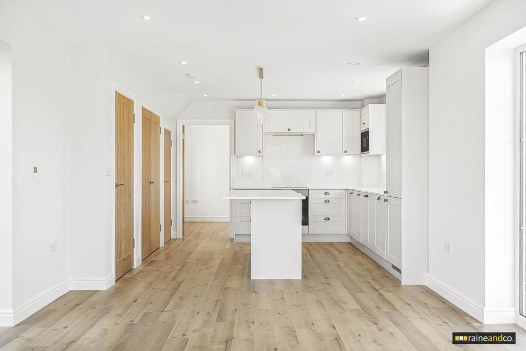 Additional image 7 of Bull Stag Green, Hatfield