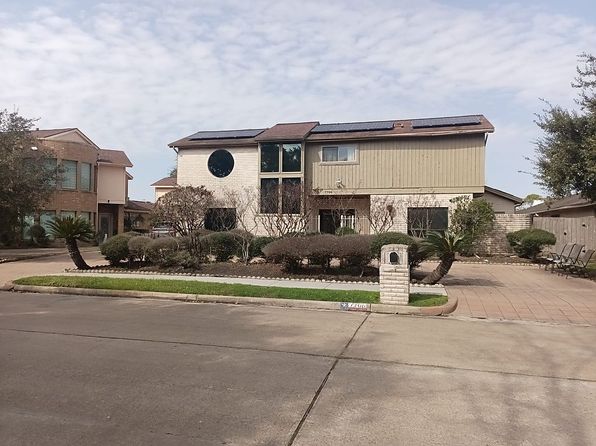 7706 Coachwood Dr, Houston, TX 77071