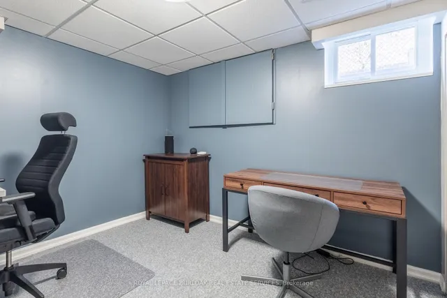 Additional image 38 of 2217 Lancaster Cres