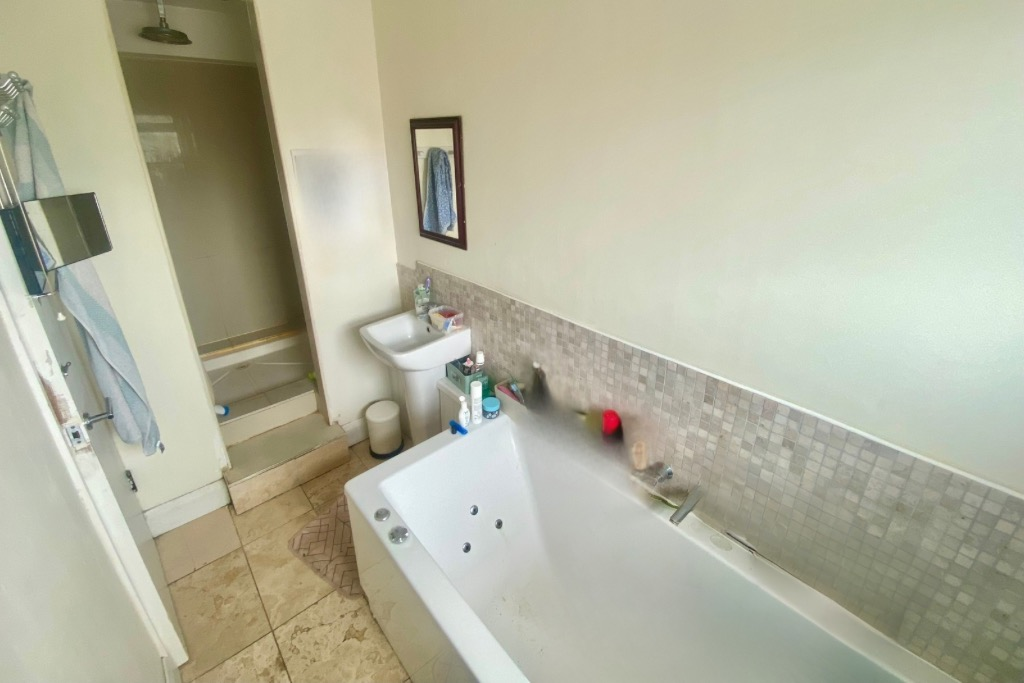 Additional image 7 of How Wood, Park Street, St. Albans, Hertfordshire, AL2