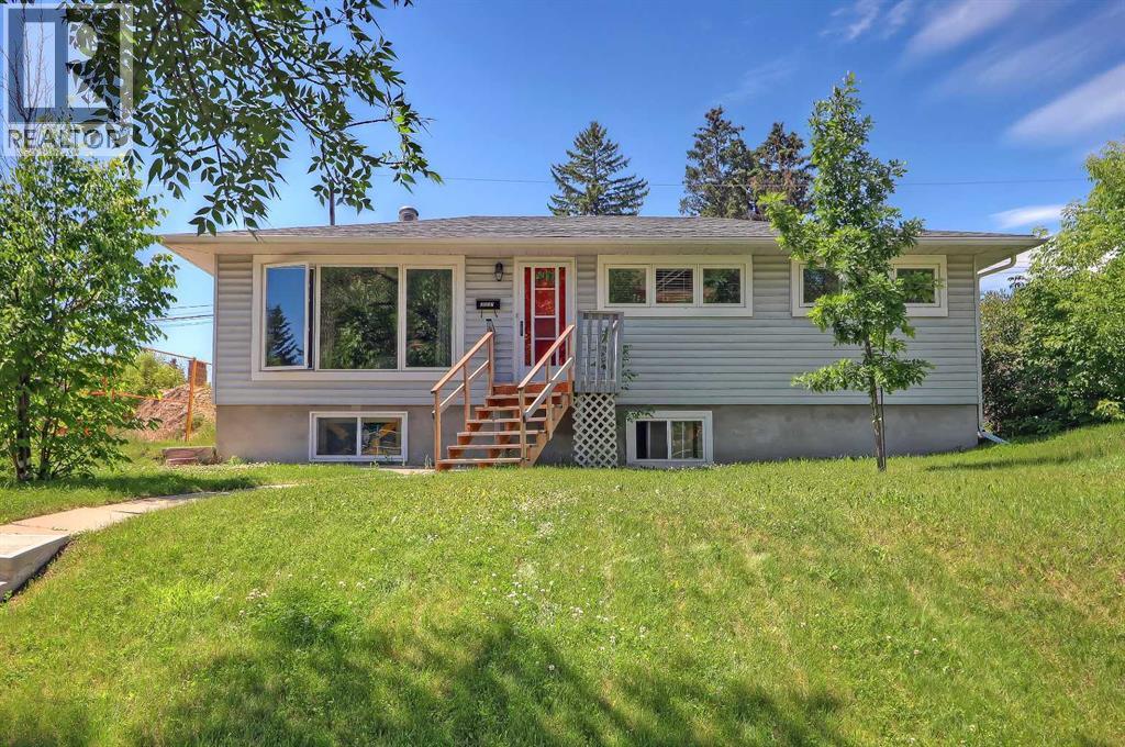 2027 37 Street SW|Calgary, Alberta T3E3A5