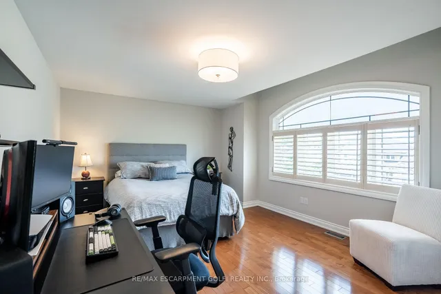 Additional image 24 of 44 Parkmanor Dr