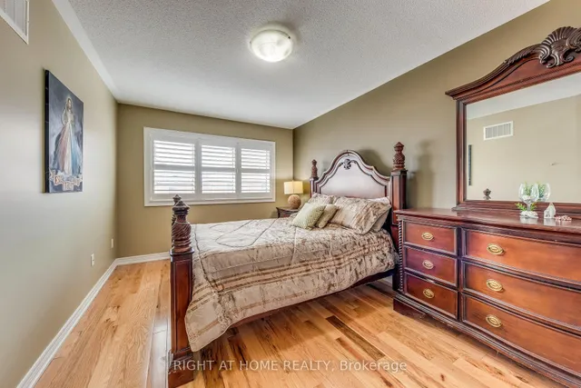 Additional image 20 of 24 Lou Pomanti St