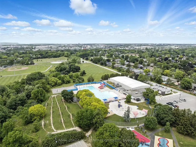 Additional image 50 of 4240 Dunvegan Rd