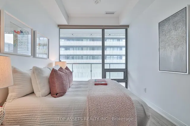 Additional image 35 of 50 Charles St Unit 3707