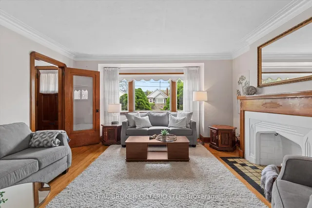 Additional image 10 of 882 Coxwell Ave