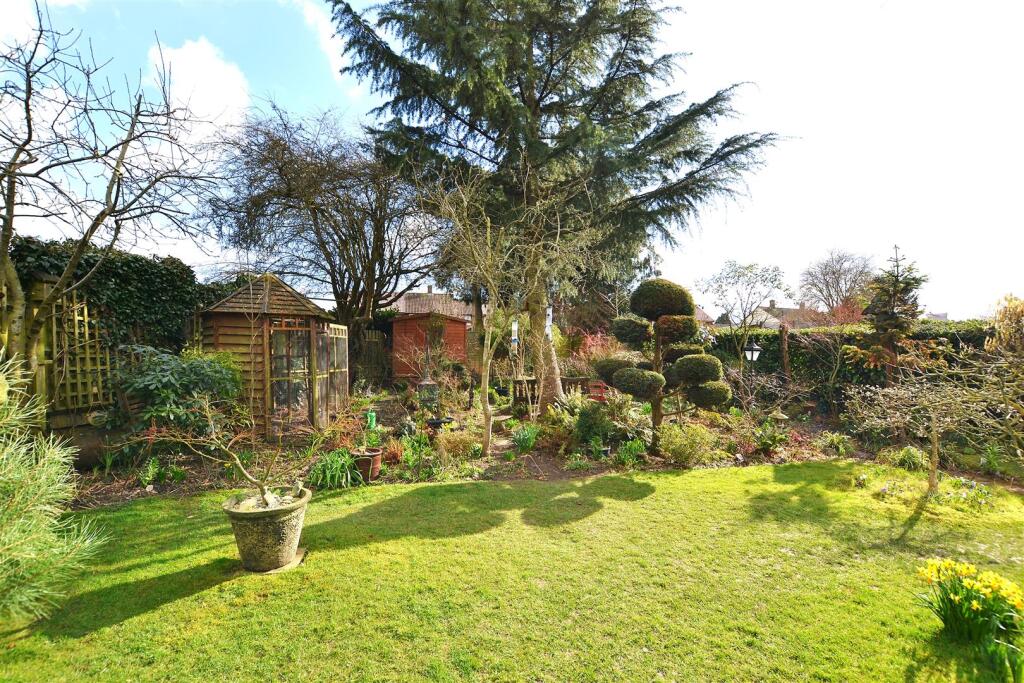 Additional image 44 of Churchill Crescent, Welham Green