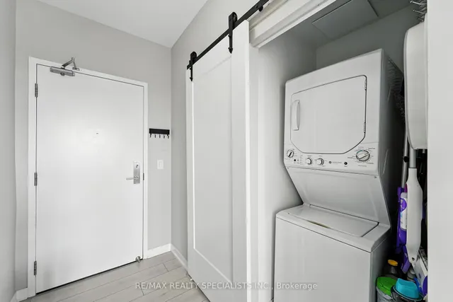 Additional image 23 of 51 East Liberty St Unit 401