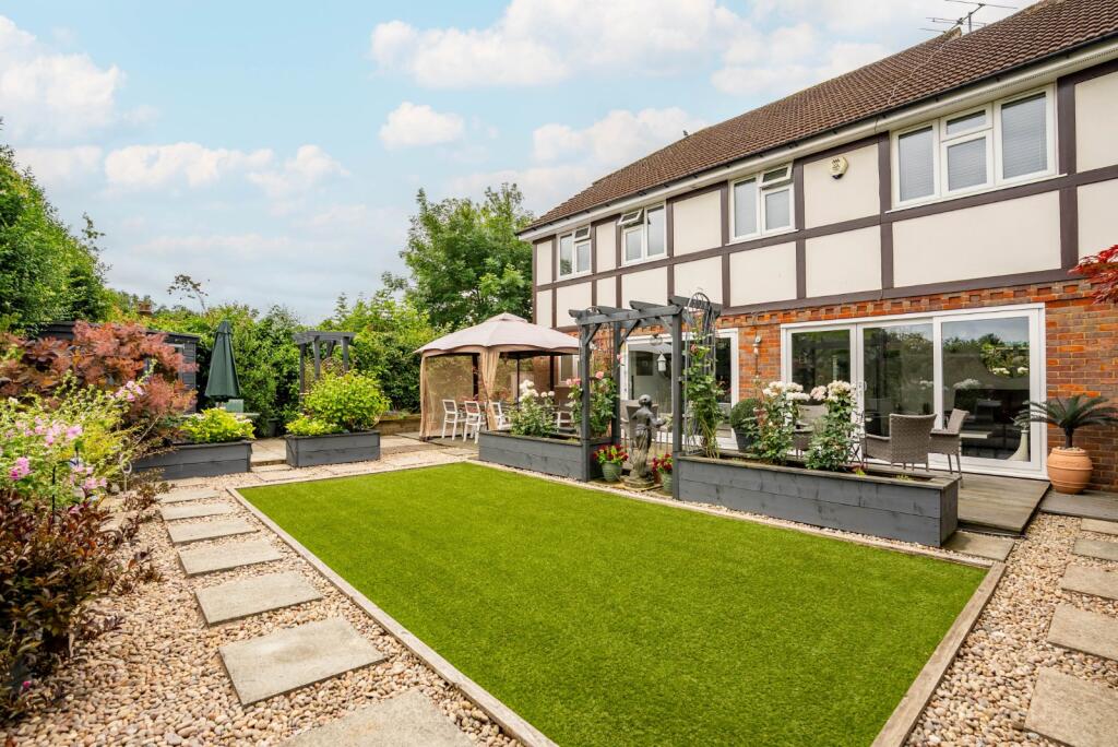 Additional image 22 of Pilgrim Close, Park Street, St. Albans, Hertfordshire, AL2