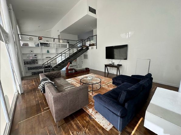 1893 Sunset Plaza Dr, Los Angeles, CA 90069