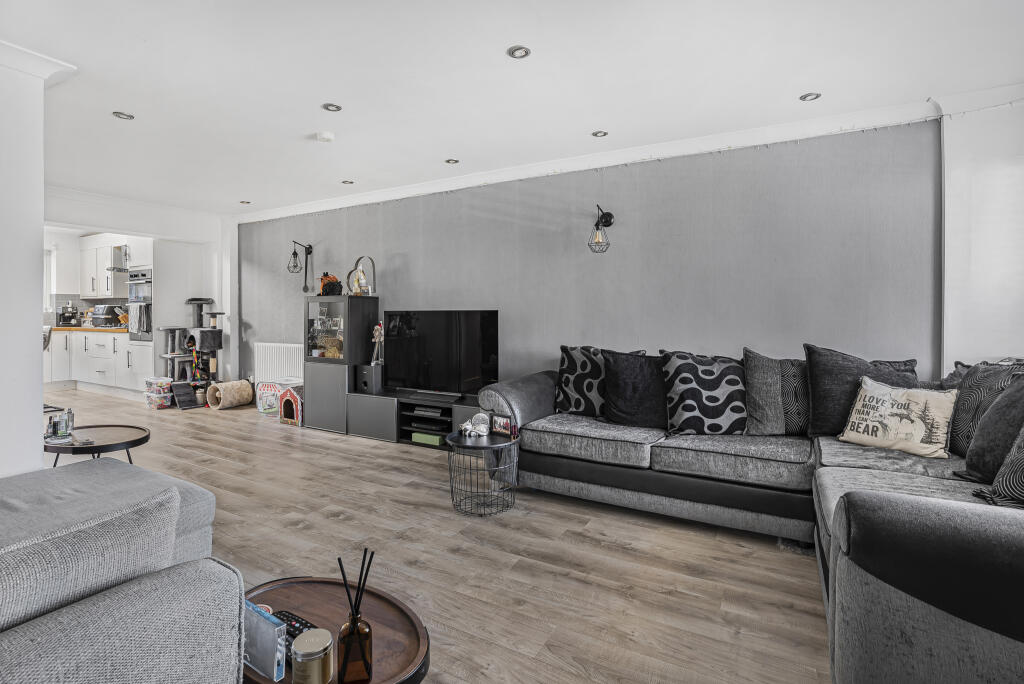 Additional image 8 of High Street, London Colney, AL2