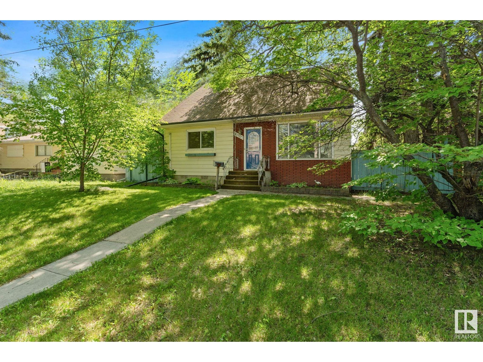 10907 62 AV NW|Edmonton, Alberta T6H1N3