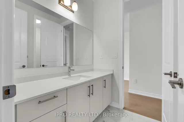 Additional image 32 of 372 Bergamot Ave