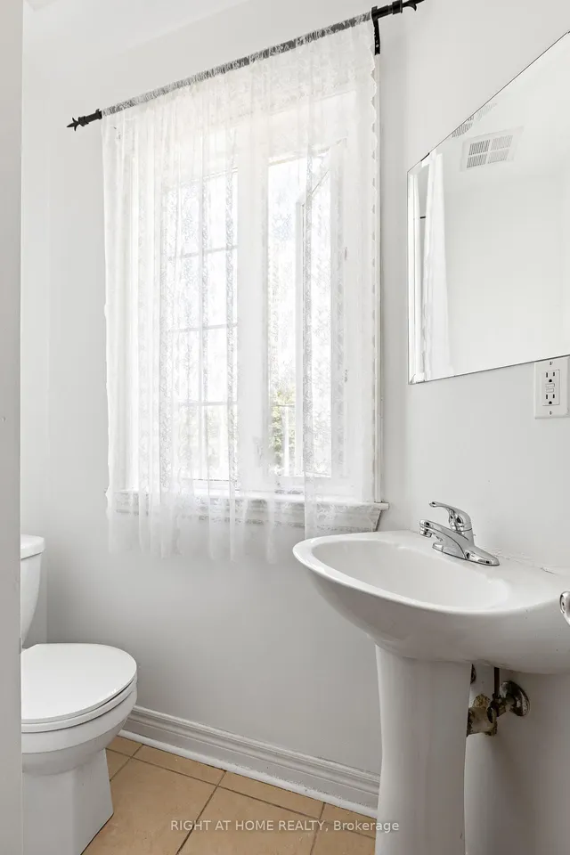 Additional image 18 of 205 Wellesley St Unit 205