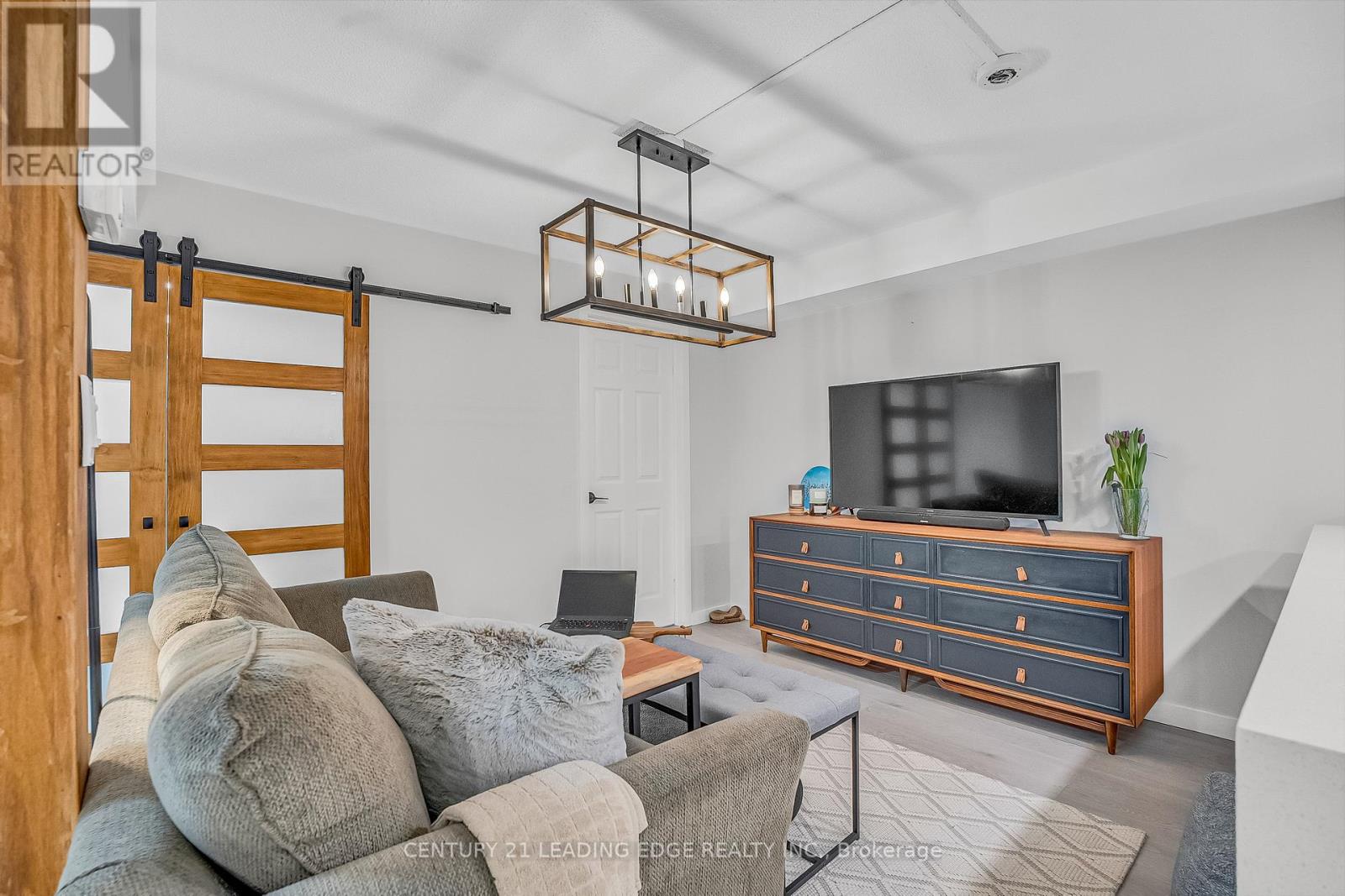 805 - 705 KING STREET W|Toronto (Niagara), Ontario M5V2W8