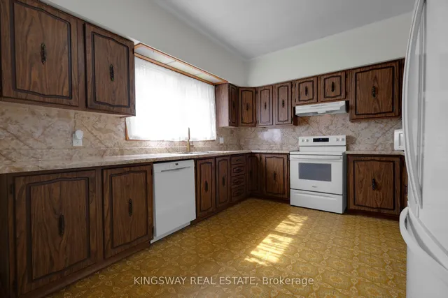 Additional image 12 of 136 Connaught Ave