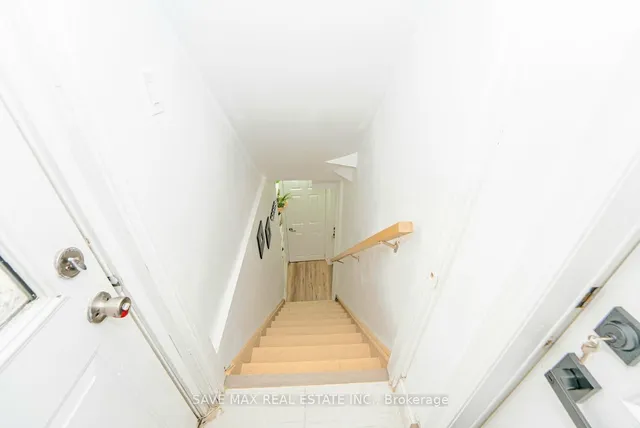 Additional image 26 of 76 Traverston Crt