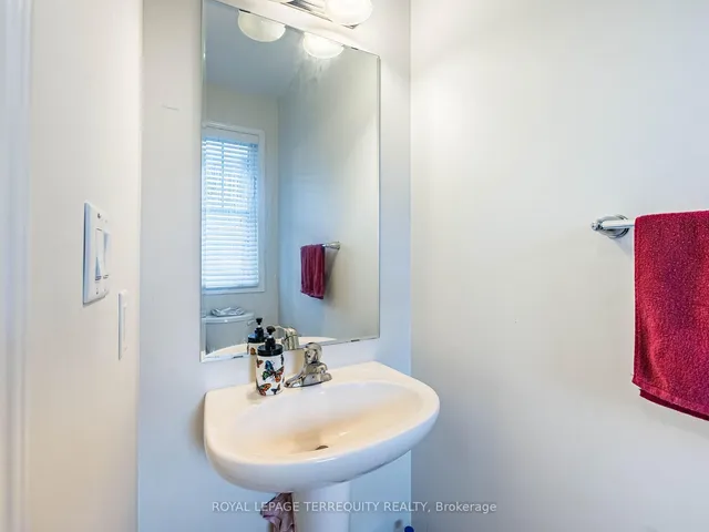 Additional image 18 of 903 Penson Cres