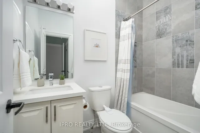 Additional image 32 of 86 Roosevelt Rd