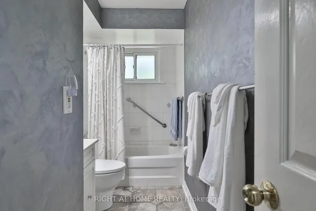 Additional image 21 of 25 Devonshire Dr