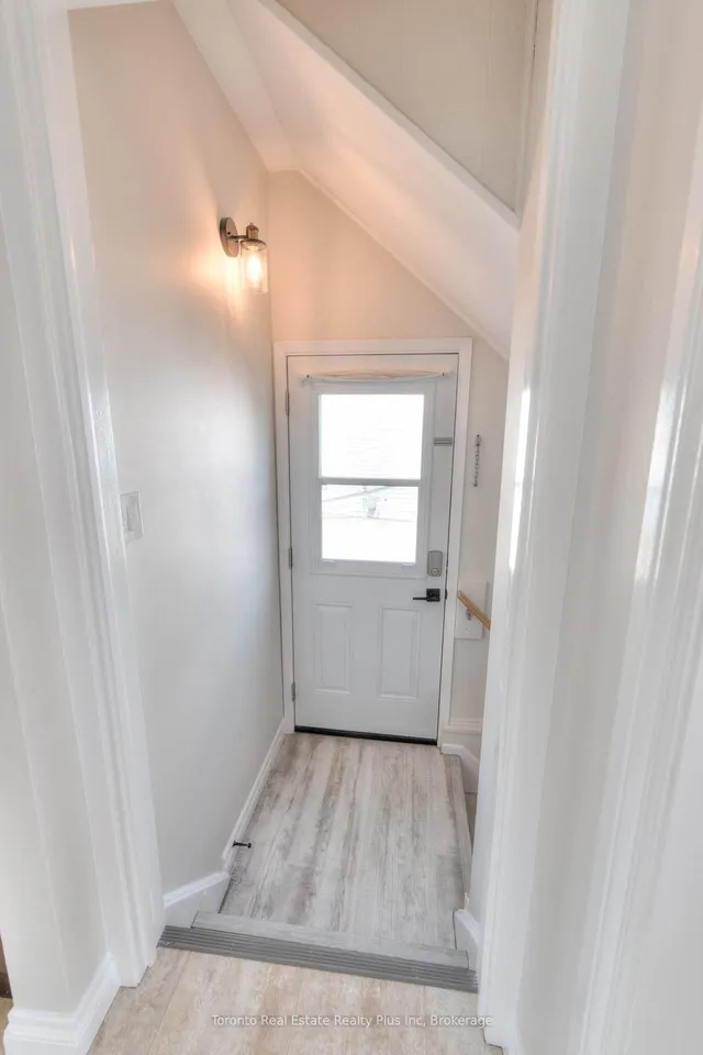 Additional image 16 of 31 Roberts Cres