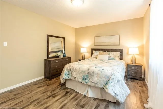 Additional image 24 of 584 Commonwealth Cres