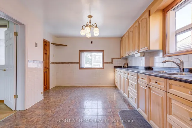 Additional image 22 of 124 Clairton Cres