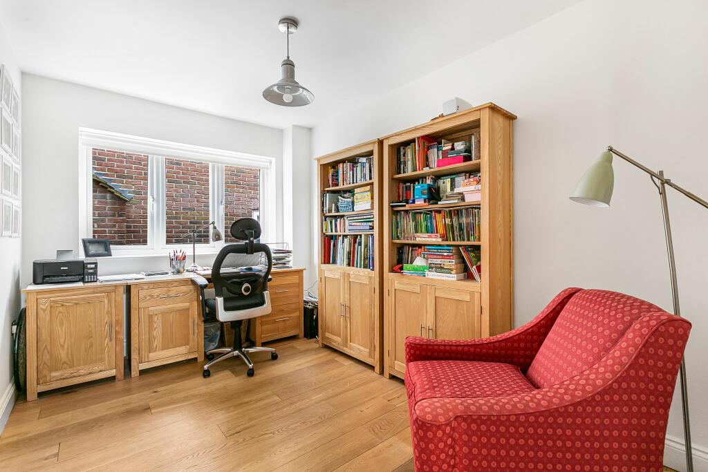 Additional image 12 of Georges Wood Road, Brookmans Park, AL9