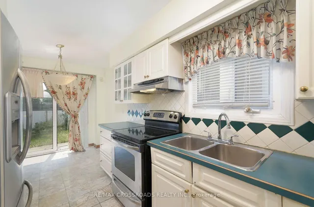 Additional image 10 of 17 Brownridge Cres