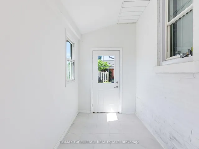 Additional image 17 of 36 Clark Ave