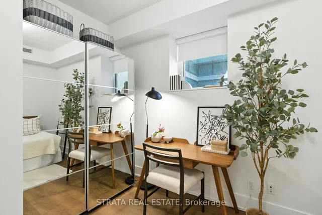 Additional image 15 of 55 Merchants' Wharf Unit 415